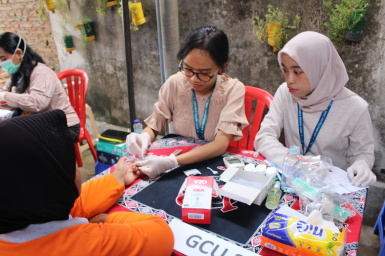 Penguatan Posyandu Lansia di Dusun Kuningan: Kemandirian, Kesehatan Mental, dan Digitalisasi Pencatatan oleh Tim Abdimas FKKMK UGM