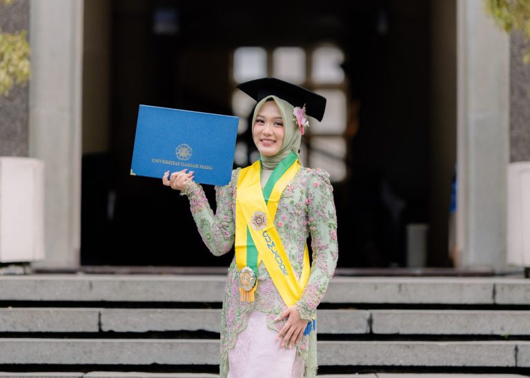Di Balik Raihan Sempurna: Perjalanan Zufa Meraih IPK 4,00 di Program Studi Ilmu Keperawatan UGM
